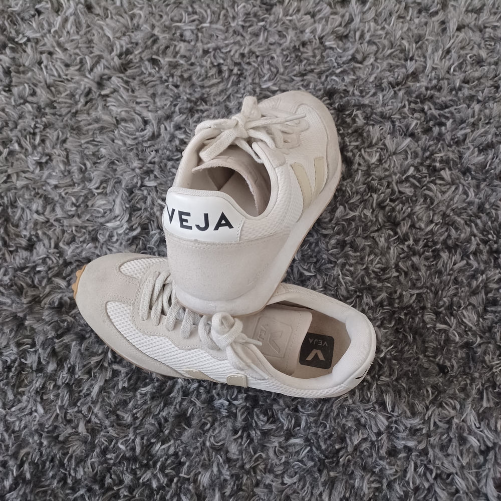 Veja Women's Off-White Sneakers